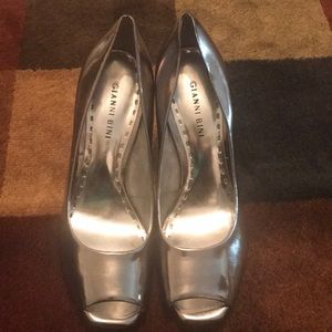 Silver Heels great condition (Gianni Bini)